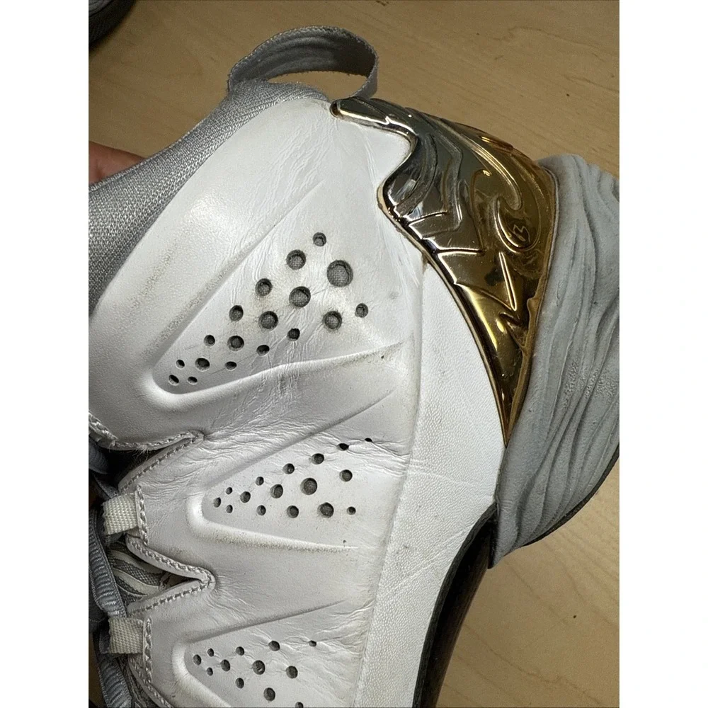 Air Jordan Melo M10 White Wolf Grey Green Glow Size 9 Sneakers 629876-105
